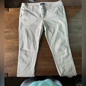 Women’s Skinny Khaki Pants Size 8 from American Eagle.